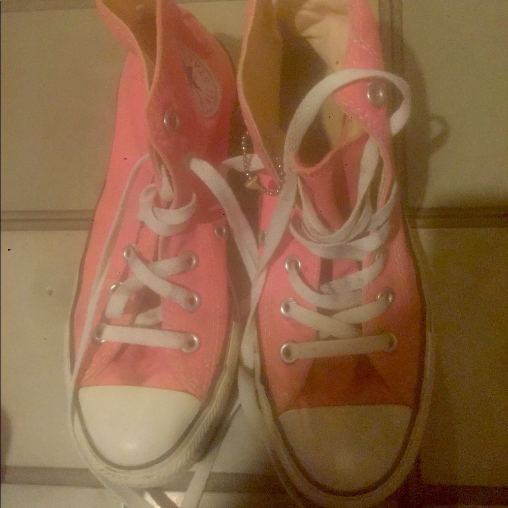 Pink converse size 7.5w 5.5 m